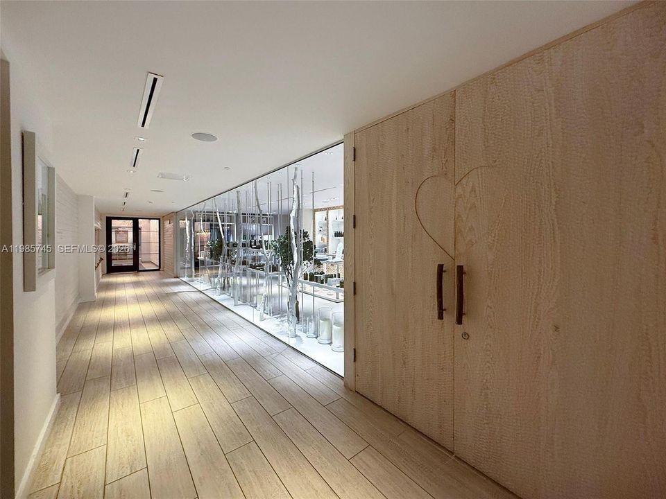 For Sale: $849,500 (1 beds, 1 baths, 600 Square Feet)