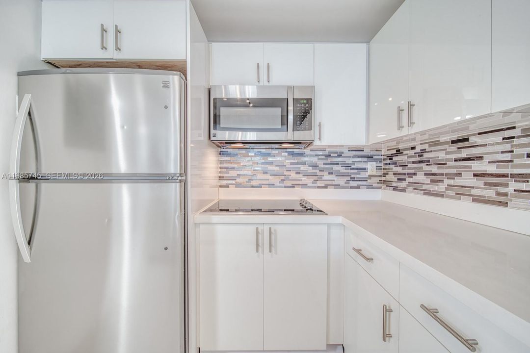 For Sale: $849,500 (1 beds, 1 baths, 600 Square Feet)