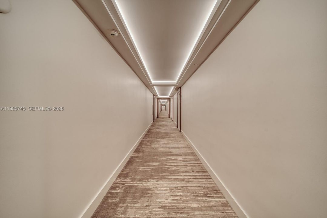 For Sale: $849,500 (1 beds, 1 baths, 600 Square Feet)
