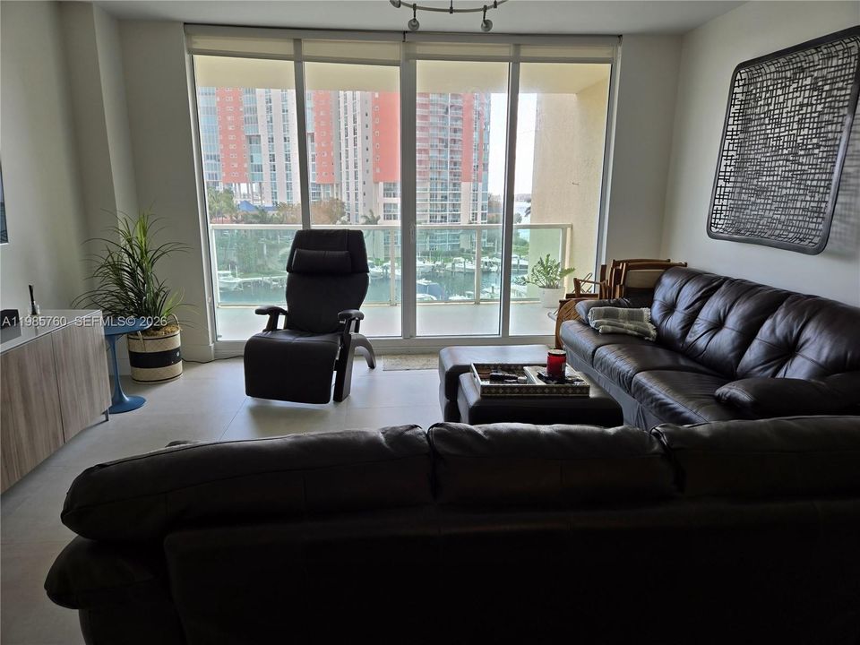 For Sale: $679,900 (2 beds, 2 baths, 1670 Square Feet)