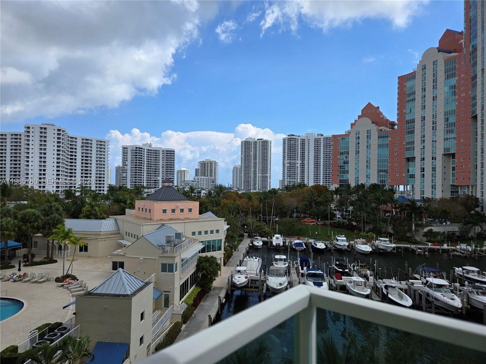 For Sale: $679,900 (2 beds, 2 baths, 1670 Square Feet)