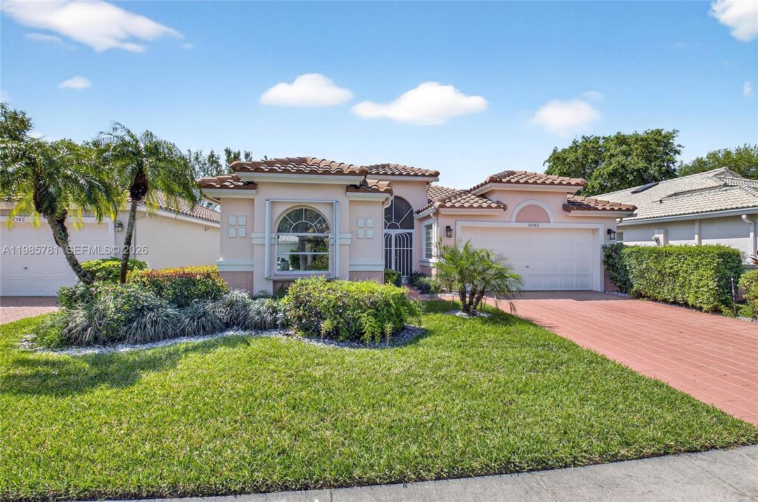 En Venta: $469,900 (3 camas, 2 baños, 2049 Pies cuadrados)