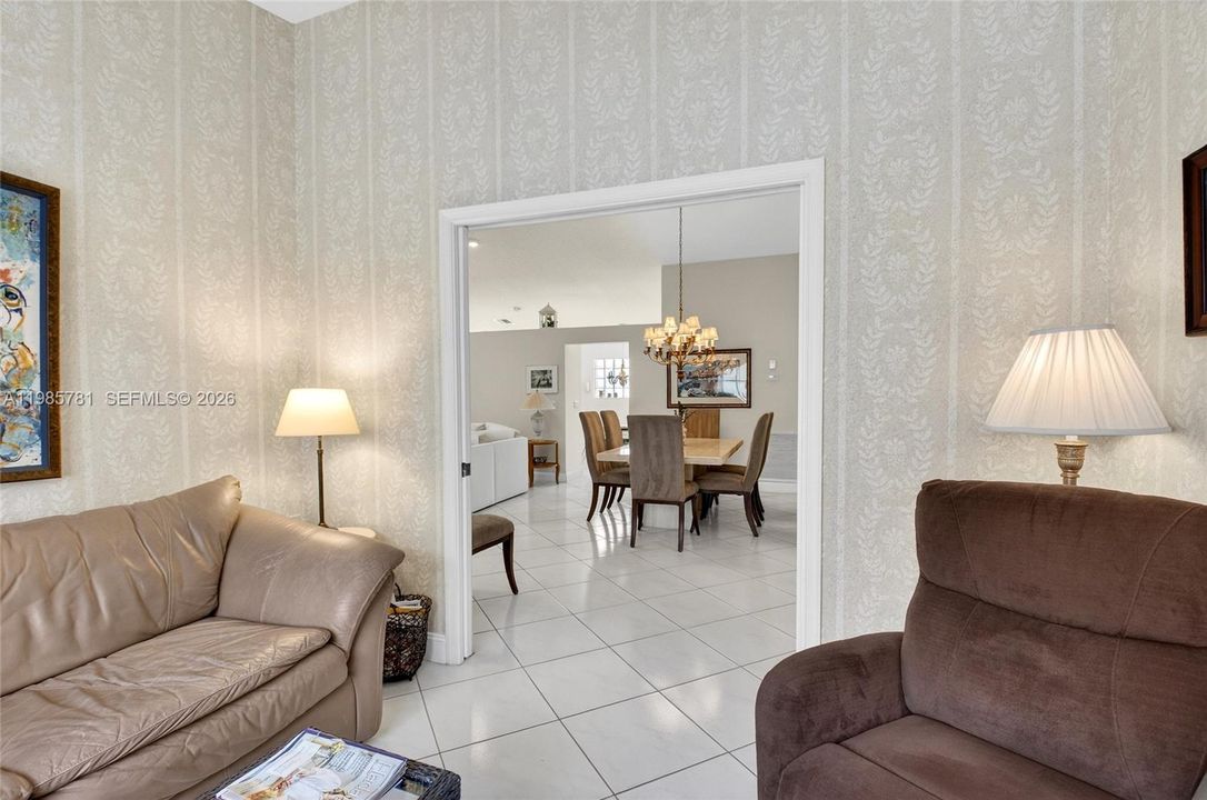 En Venta: $469,900 (3 camas, 2 baños, 2049 Pies cuadrados)