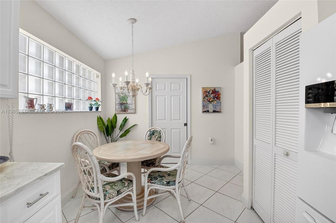 En Venta: $469,900 (3 camas, 2 baños, 2049 Pies cuadrados)