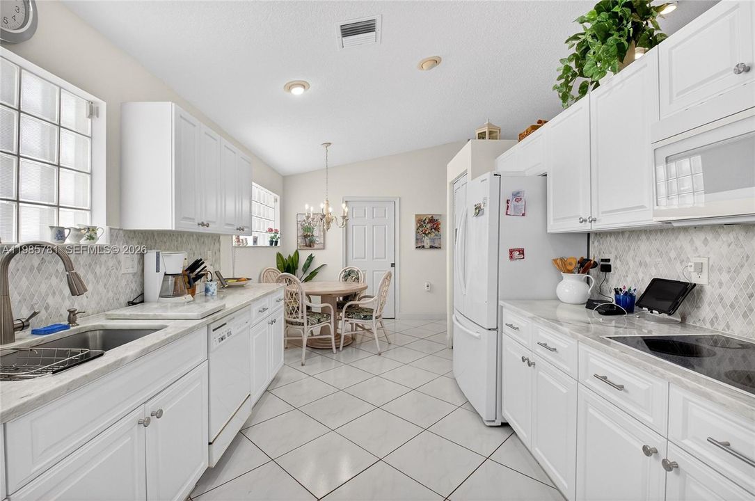 En Venta: $469,900 (3 camas, 2 baños, 2049 Pies cuadrados)