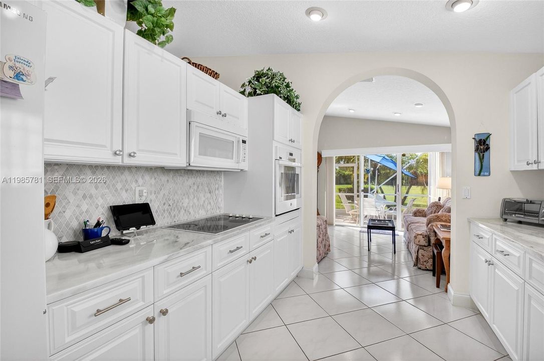En Venta: $469,900 (3 camas, 2 baños, 2049 Pies cuadrados)