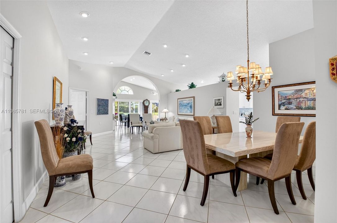 En Venta: $469,900 (3 camas, 2 baños, 2049 Pies cuadrados)
