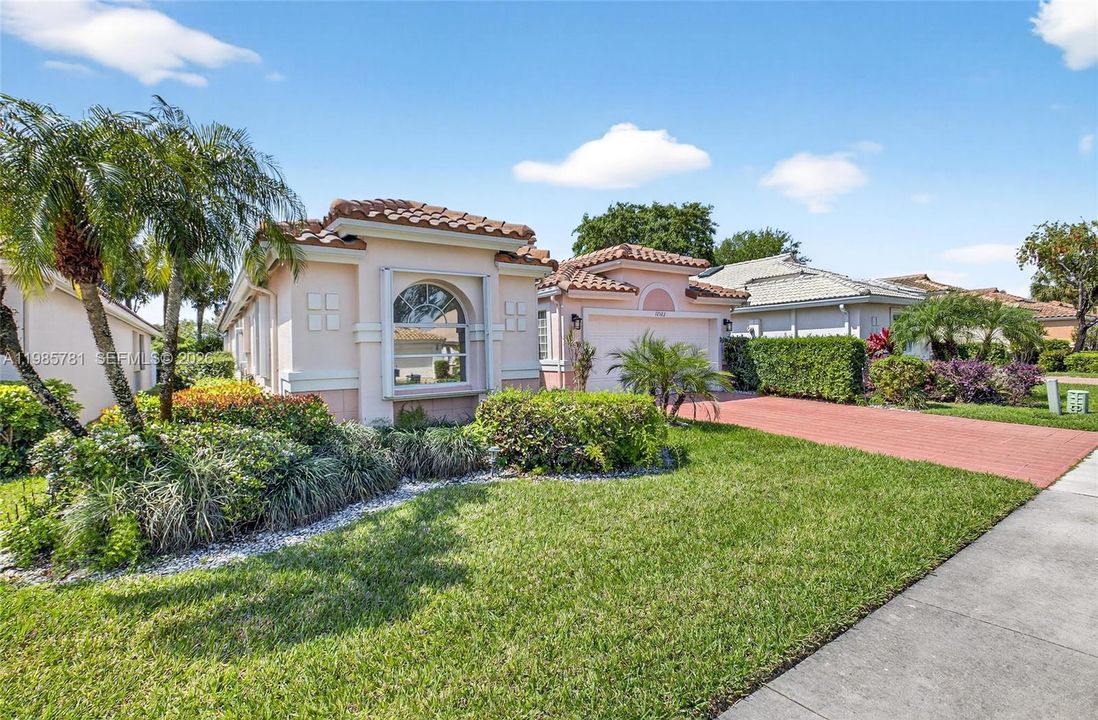 En Venta: $469,900 (3 camas, 2 baños, 2049 Pies cuadrados)