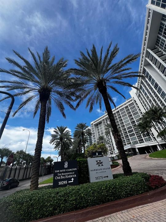 Active With Contract: $470,000 (0 beds, 1 baths, 481 Square Feet)