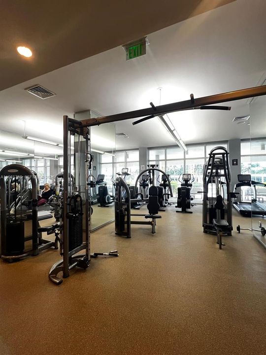 Active With Contract: $470,000 (0 beds, 1 baths, 481 Square Feet)