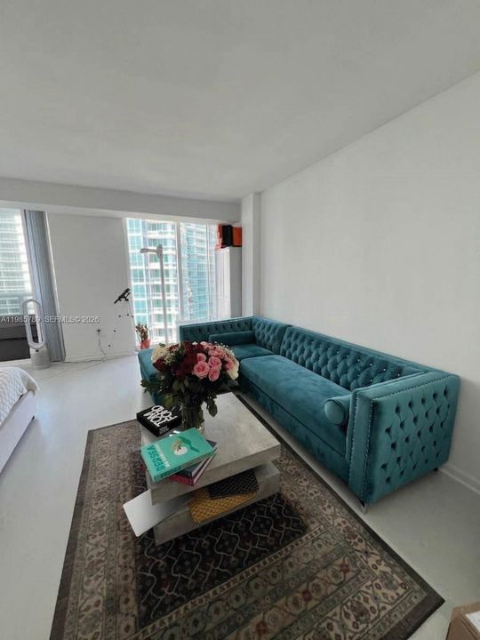 Active With Contract: $470,000 (0 beds, 1 baths, 481 Square Feet)