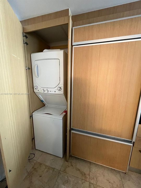 Active With Contract: $470,000 (0 beds, 1 baths, 481 Square Feet)