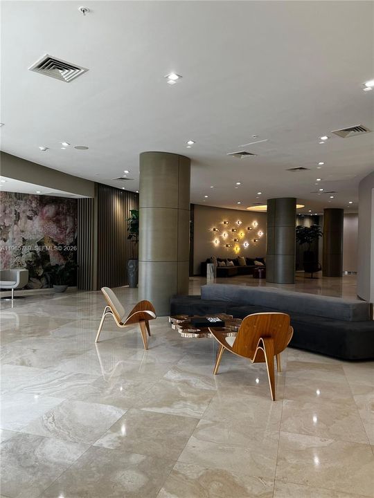 Active With Contract: $470,000 (0 beds, 1 baths, 481 Square Feet)