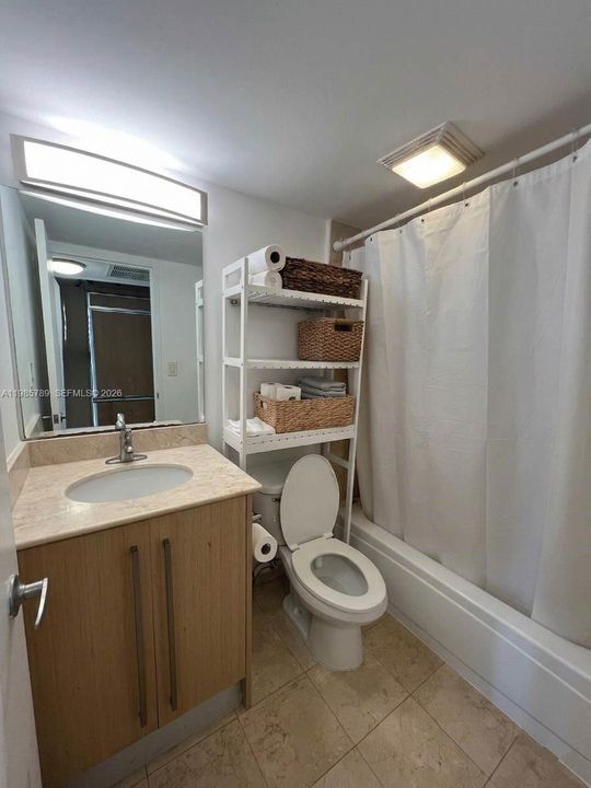 Active With Contract: $470,000 (0 beds, 1 baths, 481 Square Feet)