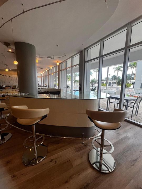 Active With Contract: $470,000 (0 beds, 1 baths, 481 Square Feet)