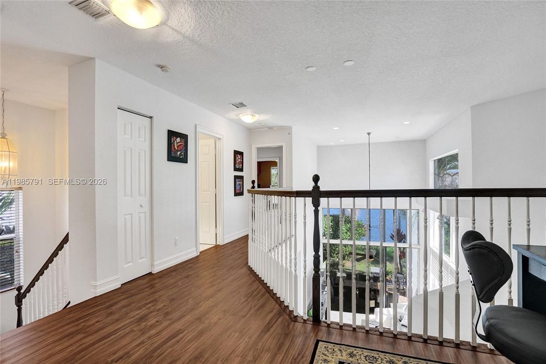 Recently Sold: $1,350,000 (5 beds, 4 baths, 3752 Square Feet)