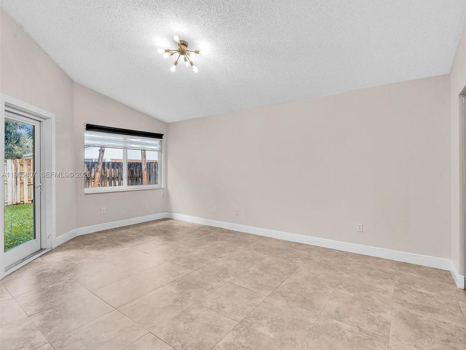 Primary bedroom w/o furniture