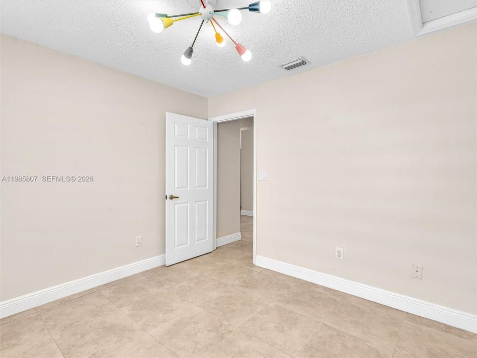 2nd bedroom w/o furniture