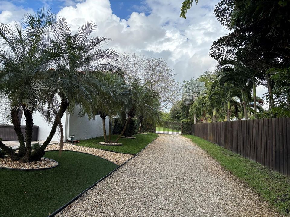 For Sale: $2,475,000 (4 beds, 3 baths, 3052 Square Feet)