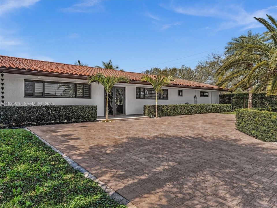 For Sale: $2,475,000 (4 beds, 3 baths, 3052 Square Feet)