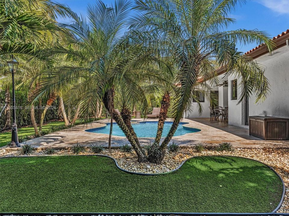 For Sale: $2,475,000 (4 beds, 3 baths, 3052 Square Feet)