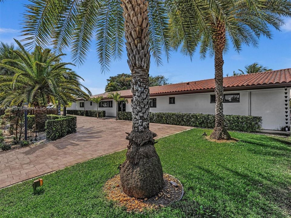 For Sale: $2,475,000 (4 beds, 3 baths, 3052 Square Feet)