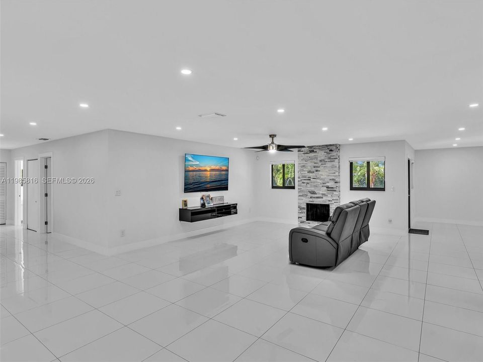 For Sale: $2,475,000 (4 beds, 3 baths, 3052 Square Feet)