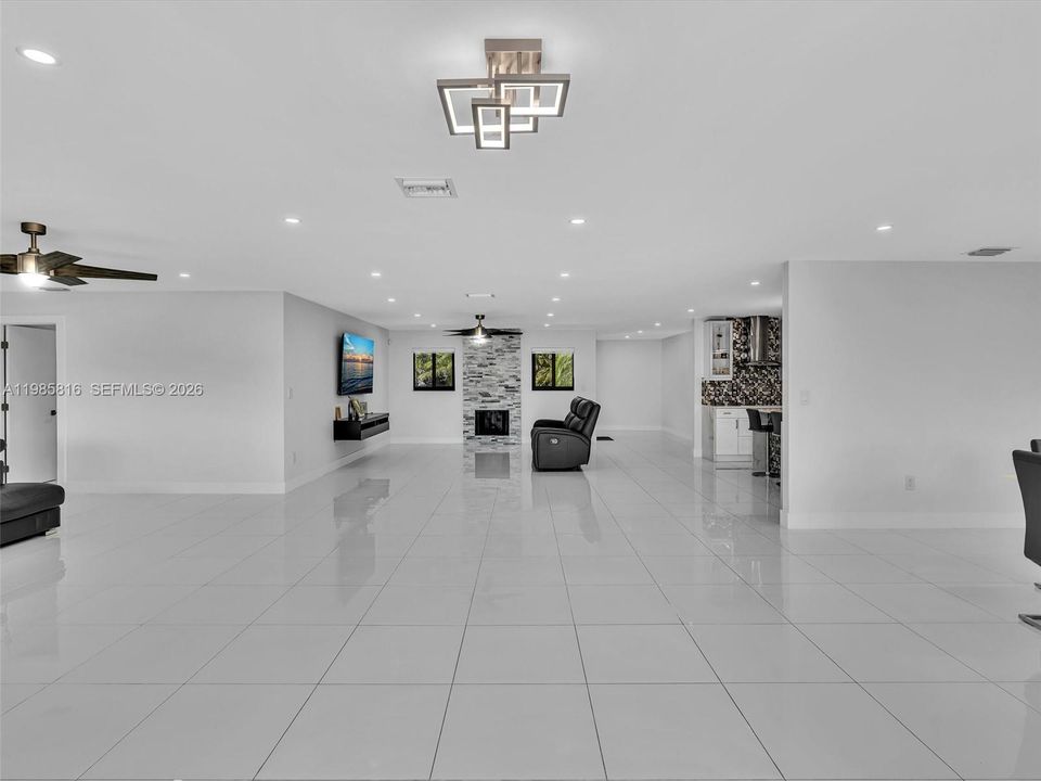 For Sale: $2,475,000 (4 beds, 3 baths, 3052 Square Feet)