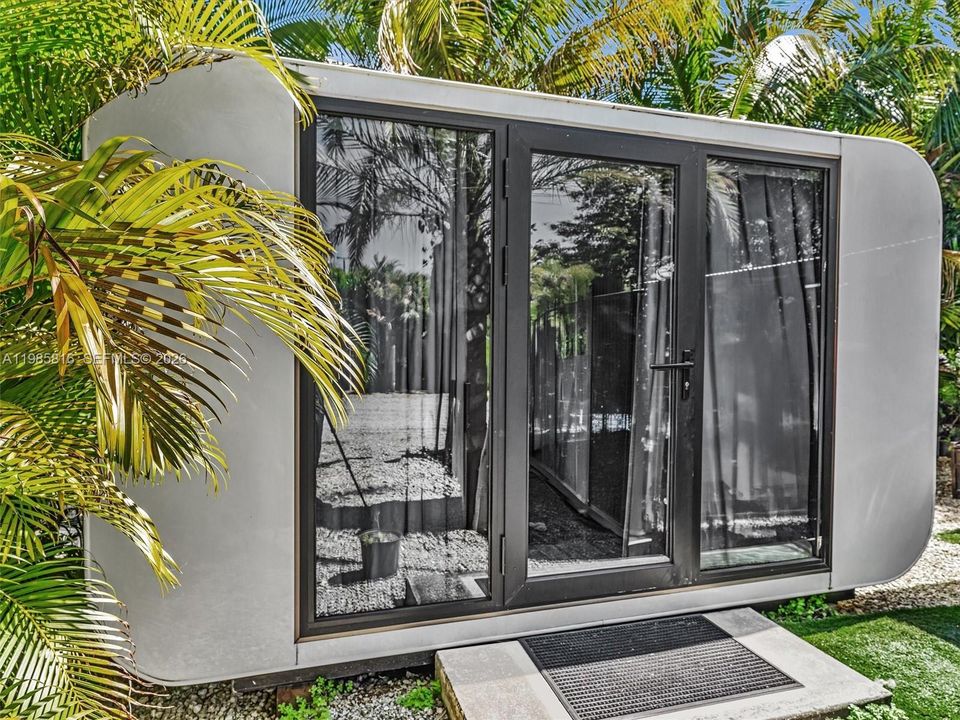 For Sale: $2,475,000 (4 beds, 3 baths, 3052 Square Feet)