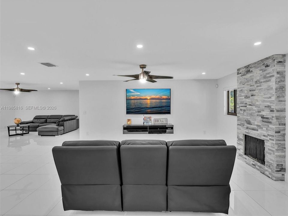 For Sale: $2,475,000 (4 beds, 3 baths, 3052 Square Feet)