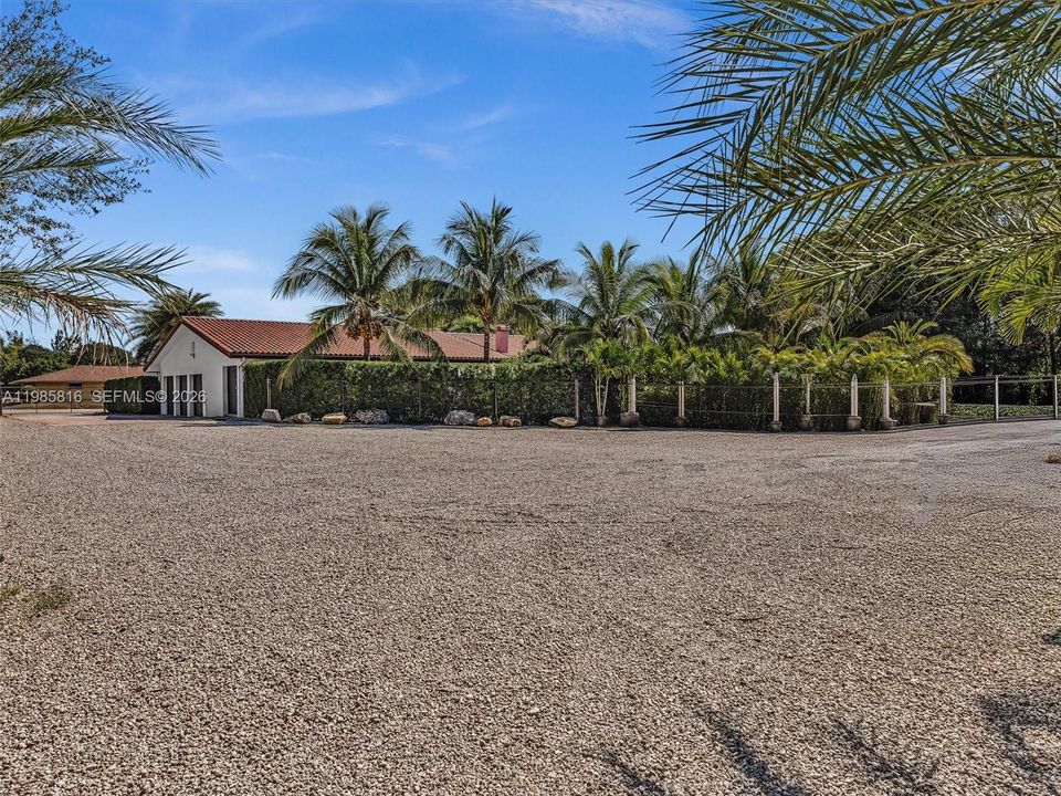 For Sale: $2,475,000 (4 beds, 3 baths, 3052 Square Feet)