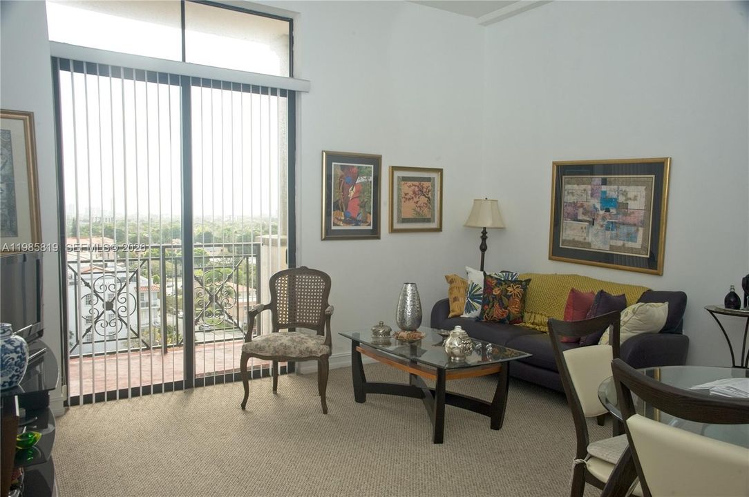 Active With Contract: $450,000 (1 beds, 1 baths, 779 Square Feet)