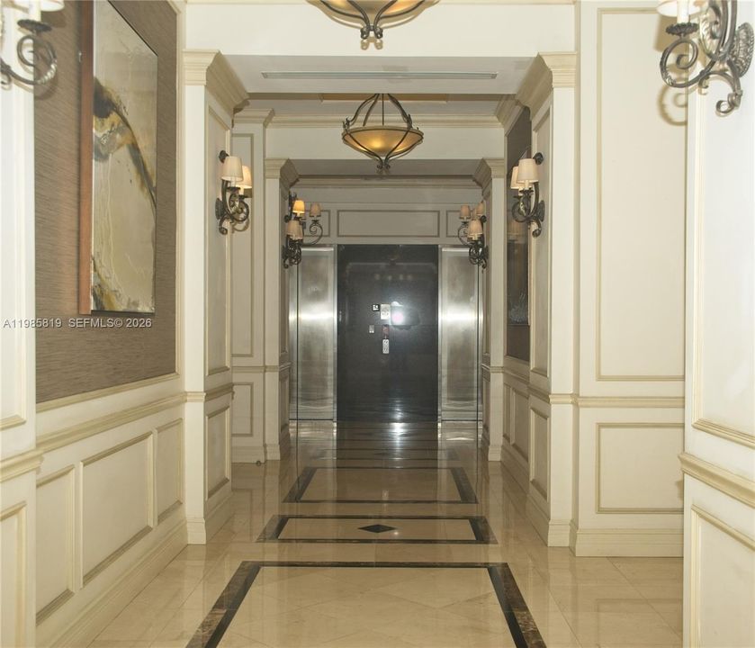 Active With Contract: $450,000 (1 beds, 1 baths, 779 Square Feet)