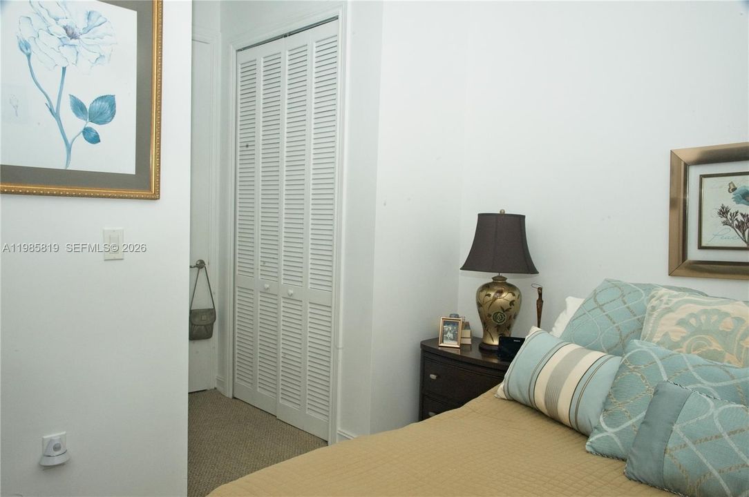 Active With Contract: $450,000 (1 beds, 1 baths, 779 Square Feet)