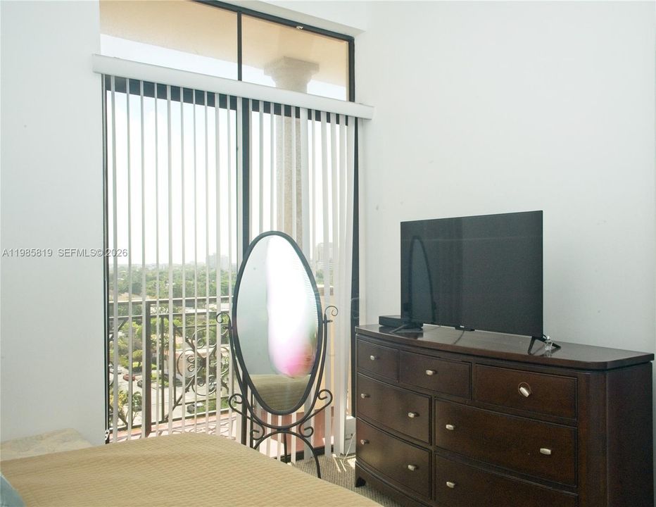 Active With Contract: $450,000 (1 beds, 1 baths, 779 Square Feet)