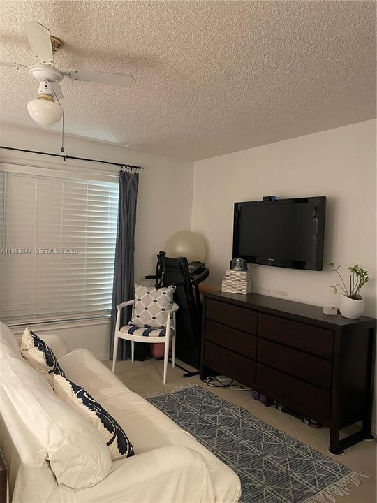 For Sale: $209,000 (2 beds, 2 baths, 1023 Square Feet)