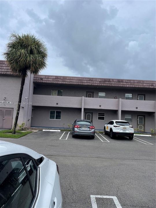 For Sale: $209,000 (2 beds, 2 baths, 1023 Square Feet)