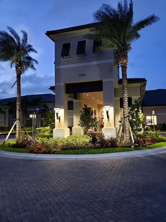 Valencia Cay clubhouse