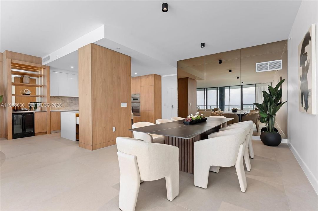 Activo con contrato: $24,950 (4 camas, 5 baños, 3000 Pies cuadrados)