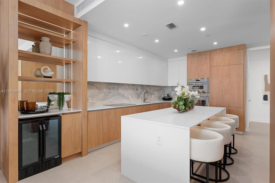 Activo con contrato: $24,950 (4 camas, 5 baños, 3000 Pies cuadrados)
