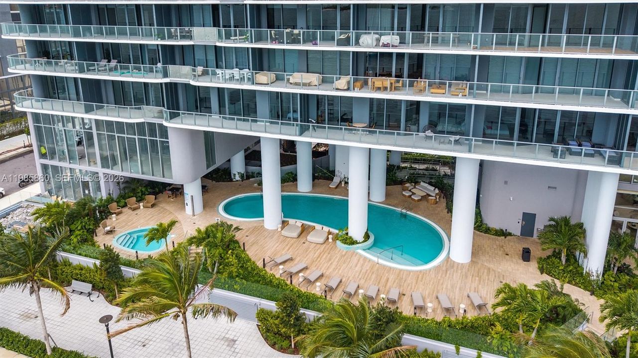 Activo con contrato: $24,950 (4 camas, 5 baños, 3000 Pies cuadrados)