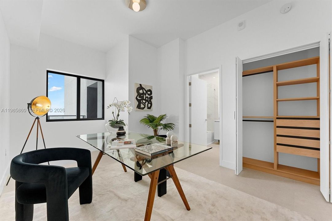 Activo con contrato: $24,950 (4 camas, 5 baños, 3000 Pies cuadrados)