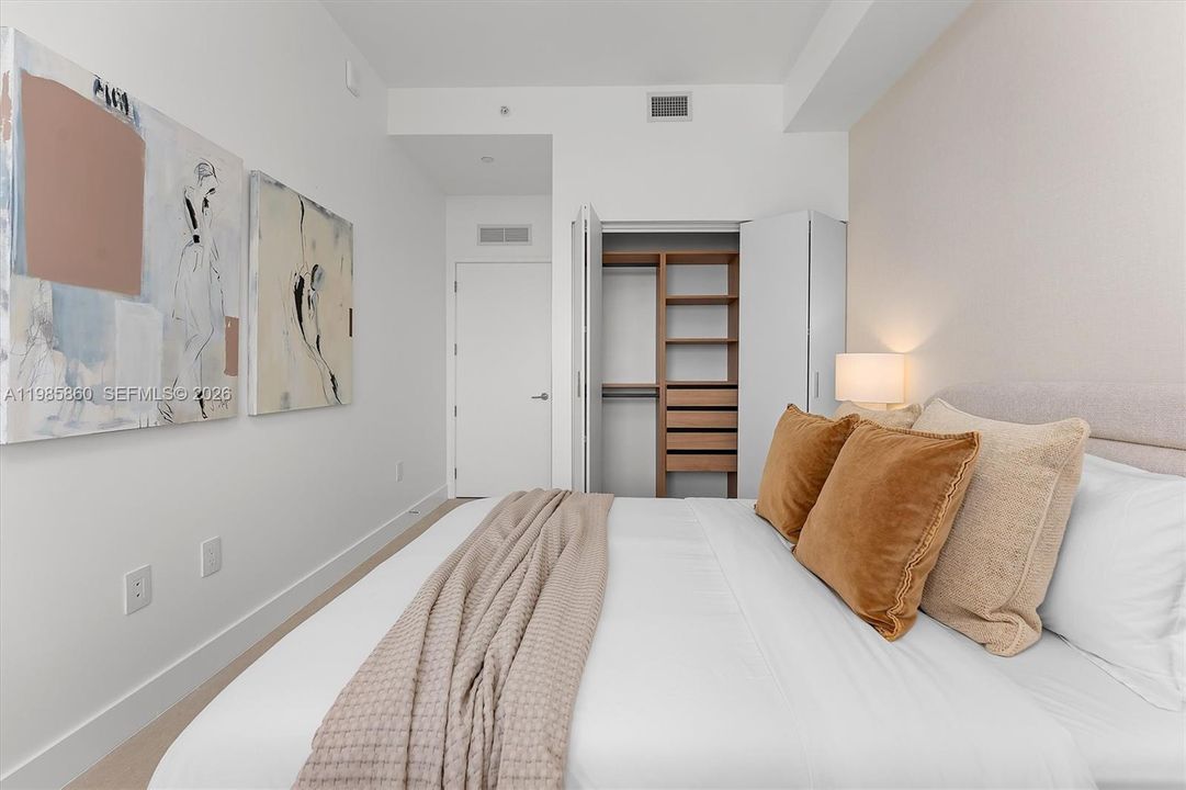 Activo con contrato: $24,950 (4 camas, 5 baños, 3000 Pies cuadrados)