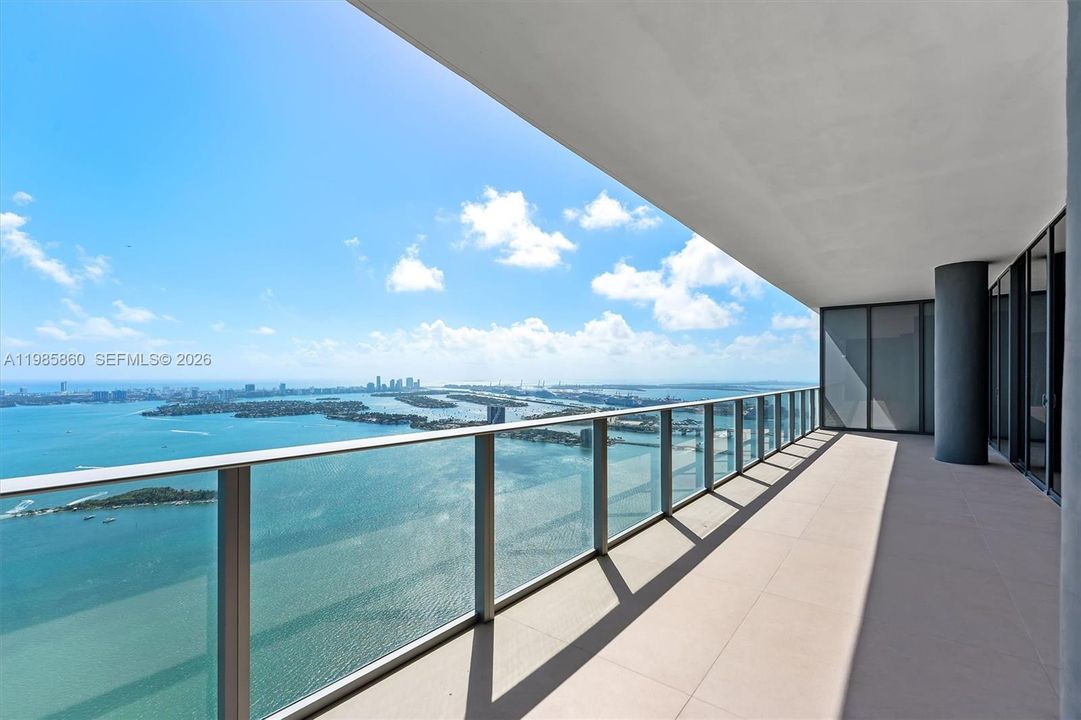 Activo con contrato: $24,950 (4 camas, 5 baños, 3000 Pies cuadrados)