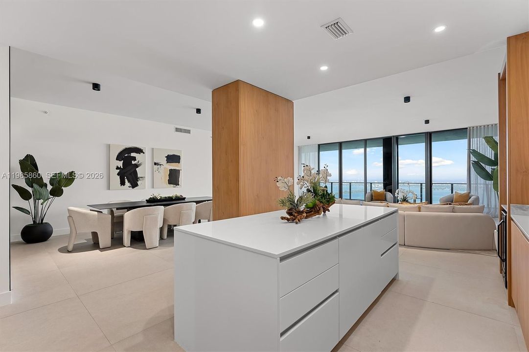 Activo con contrato: $24,950 (4 camas, 5 baños, 3000 Pies cuadrados)