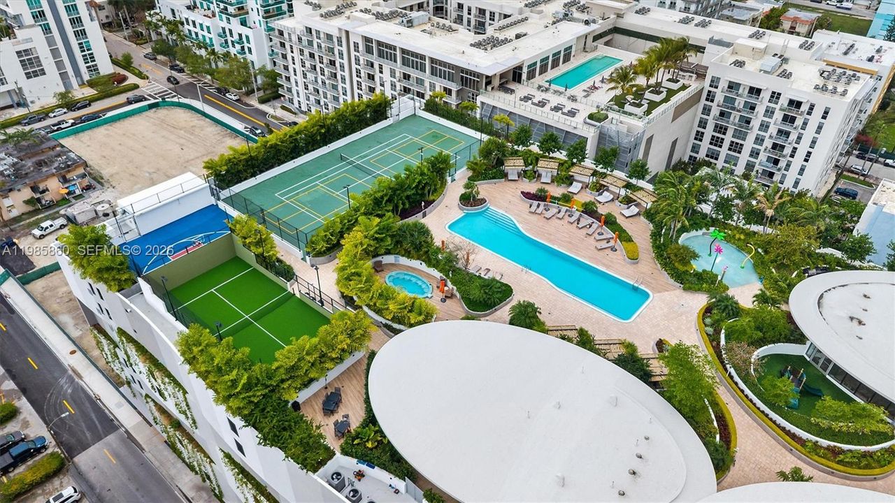 Activo con contrato: $24,950 (4 camas, 5 baños, 3000 Pies cuadrados)