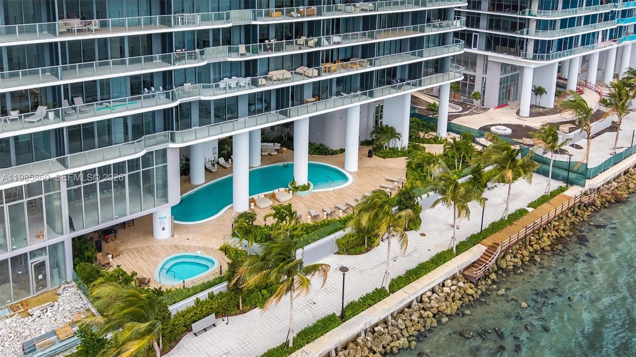 Activo con contrato: $24,950 (4 camas, 5 baños, 3000 Pies cuadrados)