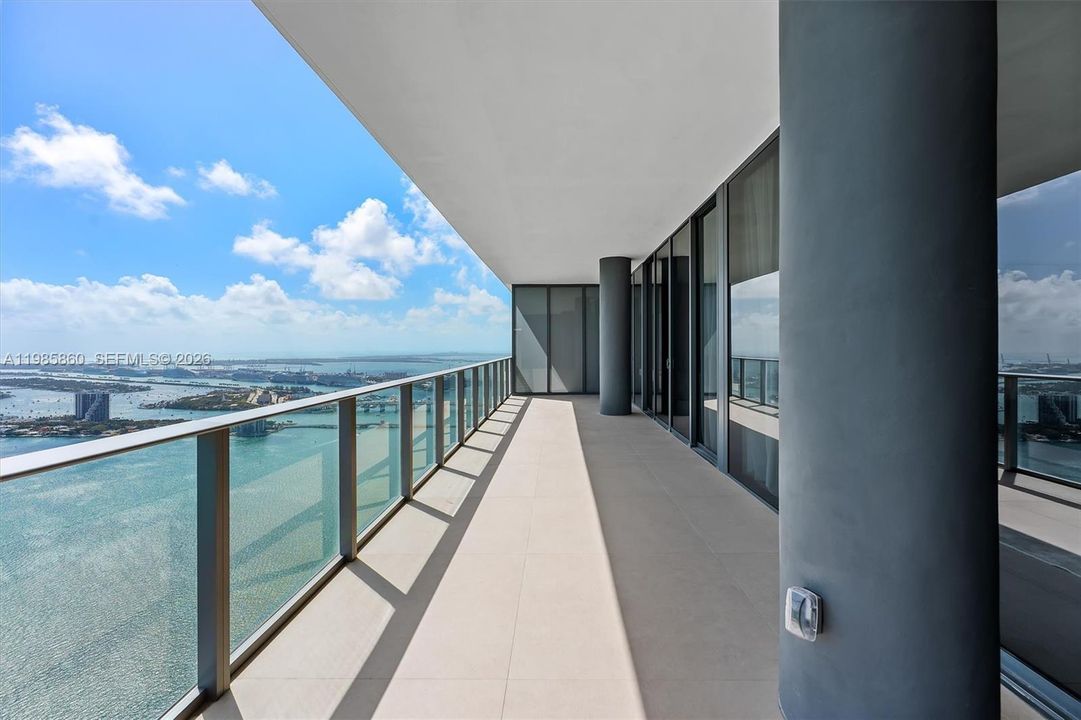 Activo con contrato: $24,950 (4 camas, 5 baños, 3000 Pies cuadrados)