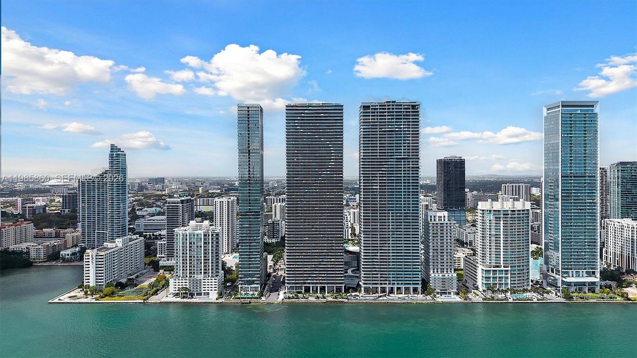 Activo con contrato: $24,950 (4 camas, 5 baños, 3000 Pies cuadrados)