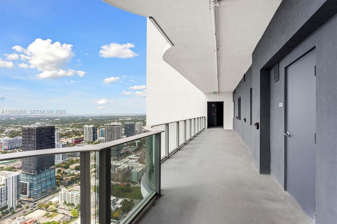 Activo con contrato: $24,950 (4 camas, 5 baños, 3000 Pies cuadrados)